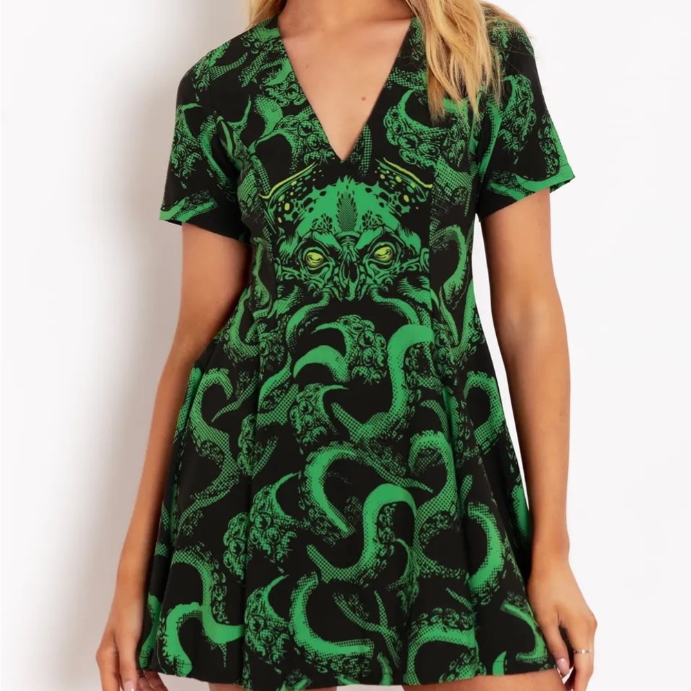 Blackmilk “CTHULHU EVIL V DRESS” SIZE MEDIUM M NWT H P LOVECRAFT